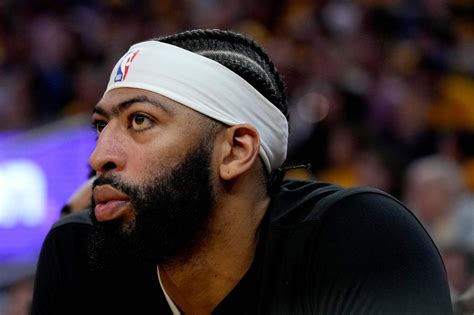 Lakers center Anthony Davis injured late in Game 5 loss to Warriors